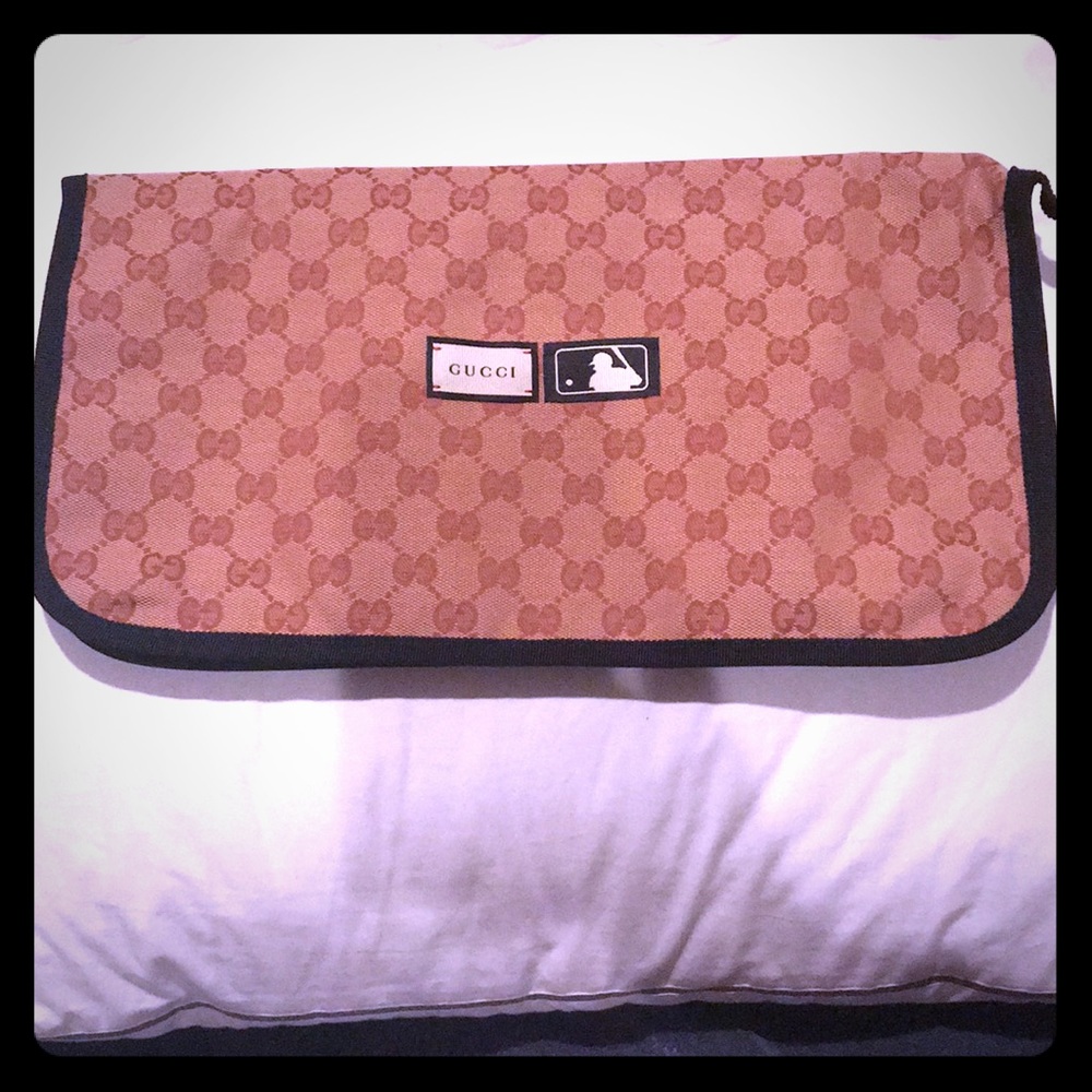GUCCI Men's NY Yankees™ Leather Slipper bag